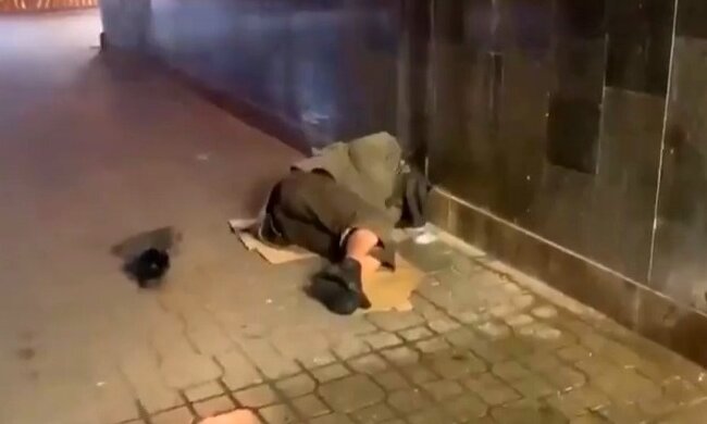 Безхатьки захопили Майдан Незалежності, кияни благають навести лад: на допомогу прийшли депутати