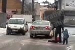 В Киеве сбили ребенка прямо на переходе, момент попал на видео: "От удара упал"