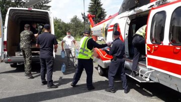 Взрыв в Карпатах унес жизни туристов: полиция нашла обломки снарядов, кадры с места