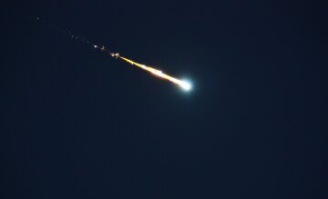 Свідок зняв ефектний вибух метеорита над Архангельськом (відео)
