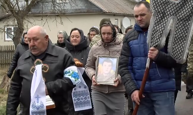 29-летнего мужчины не стало на третий день после мобилизации, родные возмущены: "на теле парня были заметны травмы"