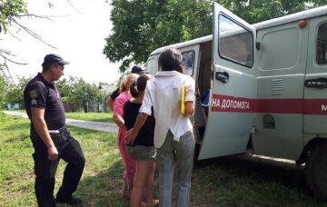 На Одесчине спасли детей от горе-родителей, кадры: "слезы на глазах"