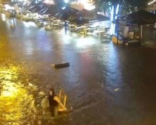 Стала известна судьба человека, которого унесли дождевые потоки в Одессе: видео