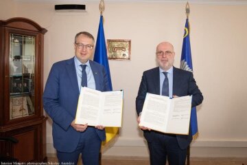 Президент АППУ Грігол Катамадзе і заступник міністра МВС Антон Геращенко підписали меморандум про співпрацю
