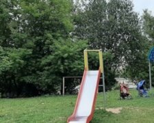 Люди відбили дівчинку у неадеквата і влаштували самосуд, деталі НП в Одесі: "Тягнув у парк"