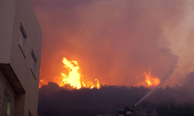Israeli Wildfire Continues To Burn