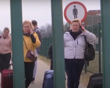 Тисячі українок потрапили під заборону на виїзд за кордон: з'явився перелік професій