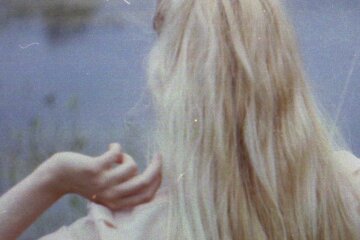 женщина, мужчина, стоит спиной