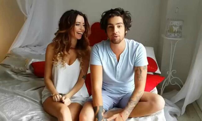 Взъерошенная Надя Дорофеева показала, как искусно соблазняет Дантеса: "Мое любимое..."