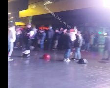 НП в торговому центрі в Аркадії, людей терміново вивели на вулиці: відео з Одеси