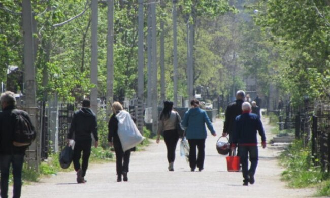 Ужесточение карантина: в сети показали, что творится в поминальные дни в Одессе, кадры