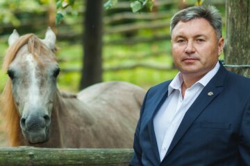 Злодій і позорище: губернатор Гарбуз приїхав на фронт в годиннику за мільйон