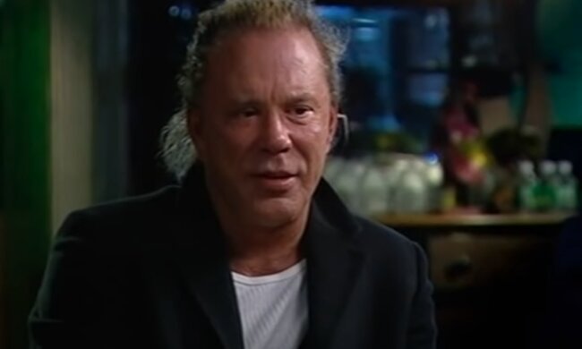 Микки Рурк записал обращение и заявил, что молится за украинцев: видео