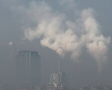 Нічим дихати: "брудне" повітря встановло рекорд в Києві