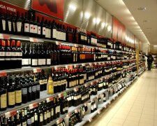 Кабмін підвищив ціни на алкоголь: що і наскільки подорожчає