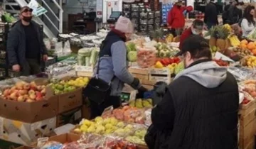 Жадность привела к гниению продуктов на рынках в Киеве, кадры: "Могли бы отдать в детский дом"