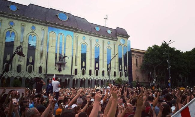Тбилиси, Грузия, штурм, парламент, митинг