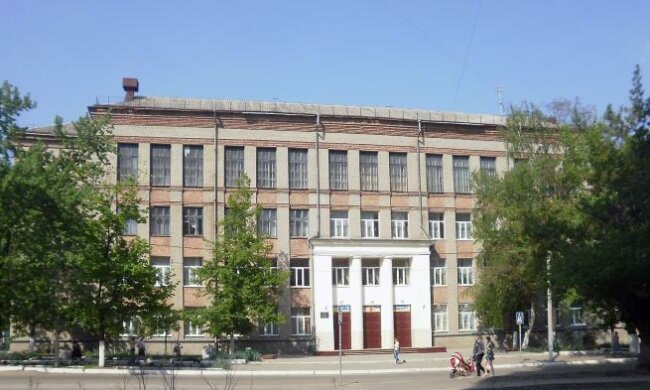 Возле харьковской школы устроили перестрелку