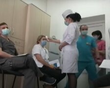 Українців готують до обов'язкової вакцинації, кого це торкнеться: перелік професій