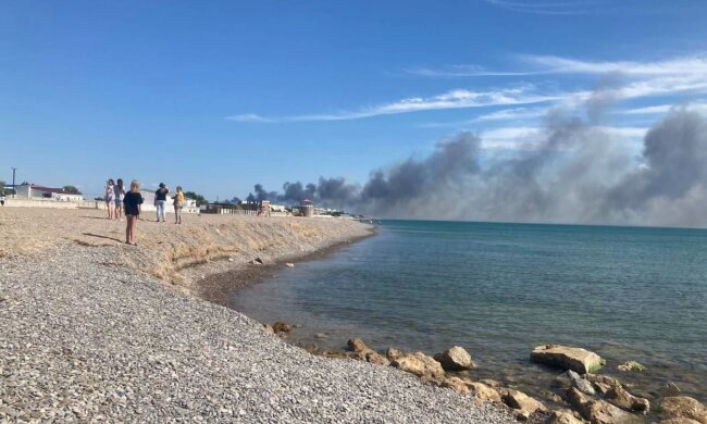 Взрывы гремят на аэродроме в оккупированном Крыму: первые кадры и подробности