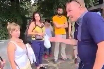 Фанат Путина решил "спасти несчастных украинцев" в центре Львова и поплатился, видео