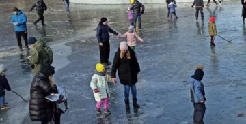 Школярка провалилася під лід у парку Перемоги: кадри з Одеси і що відомо
