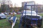 Пьяный полицейский протаранил детскую площадку: видео момента ДТП