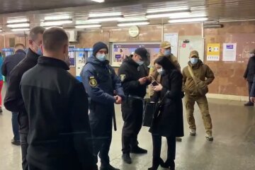 Можно "стать" врачом: в Киеве устроили продажу спецпропусков "всем желающим", фото