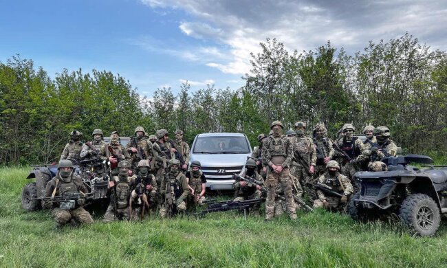 Юрий Голик передал авто для снайперов 35-й бригады: "хороших" россиян станет больше