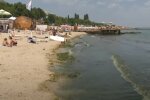 В Одессе просят воздержаться от купания в море: "в акваторию попало много..."