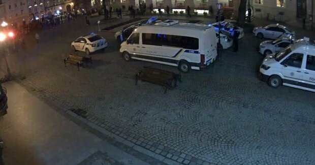 Футбольные фанаты устроили ад во Львове: пострадали полицейские, видео ЧП