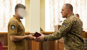 Герої "Омеги": вісім спецпризначенців отримали нагороди за мужність та стійкість – серед них і керівник підрозділу