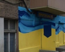 Приемную в Одессе разрисовали в цвета флага Украины, Труханов не выдержал: "Давайте не будем..."