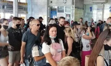 "Очереди не видно ни конца, ни края": коллапс на харьковском вокзале, детали