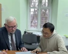 Молодий китаєць вивчив українську та захистив дисертацію: "А наші громадяни ніяк не можуть за все своє життя"