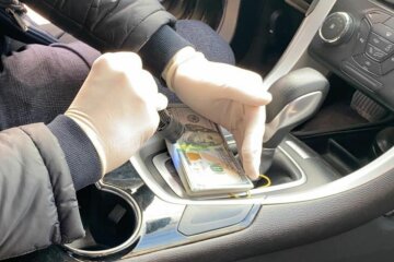 хабар у доларах