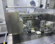 Завод зможе розливати понад 10 тисяч доз на годину: У МОЗ розповіли про запуск виробництва вакцини