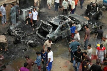 На рынке Багдада подорвали автомобиль, 17 погибших