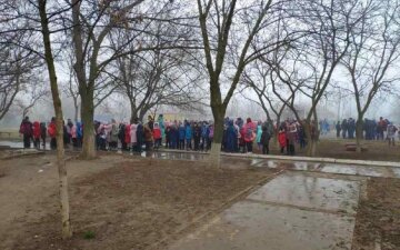 НП в школі під Одесою: почалася термінова евакуація дітей, кадри подій