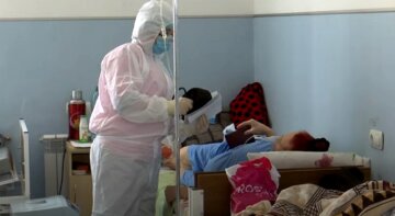 Новые симптомы коронавируса, врач предупредила украинцев: "На 2-3 день после начала болезни..."