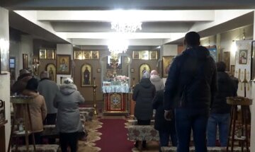 В Ужгороді в храмі УПЦ відбувається Диво: «Через ікони Господь хоче показати своє знамення людям»