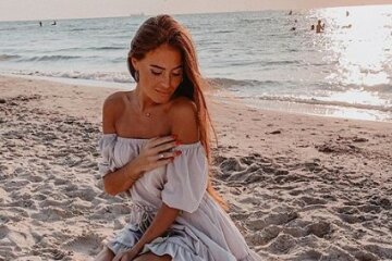 Дружина українського боксера похвалилася розкішною фігурою в купальнику: "Пантера"