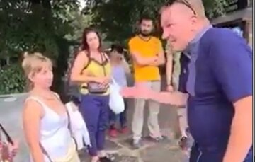 Фанат Путина решил "спасти несчастных украинцев" в центре Львова и поплатился, видео