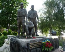 "Ганебна сторінка історії": українцям запропонували відмовитися від пам'ятників афганцям