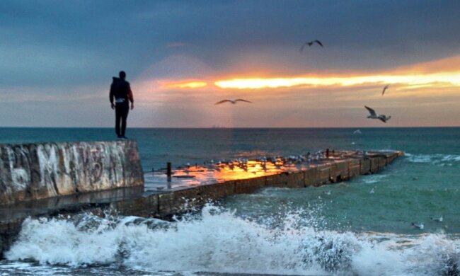 Ураган в Одессе:  как выглядело небо перед непогодой, удивительные фото