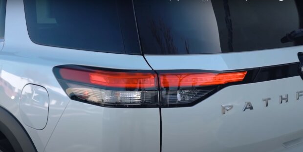 Nissan Pathfinder 2022 року здивує габаритами, ідеальними для сім'ї: названі головні мінуси