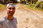Кличко решил на камеру поболтать с 95-летней бабушкой в селе: "Вова ноги побрил что ли?"