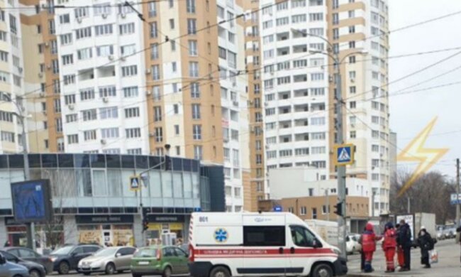 У Харкові вантажівка переїхала жінку: водій втік з місця злочину, фото