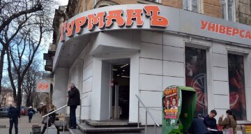 "Вали додому і там говори українською": продавщиця накинулася на покупця в Одесі, відео