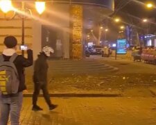 ЧП в самом центре Одессы: фасад едва не рухнул на головы прохожих, видео